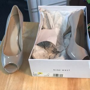 Nine West nude peep toe pumps